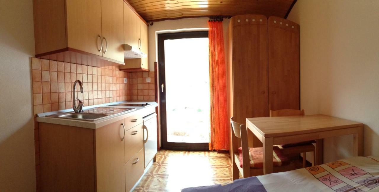Apartmani Lisac Baska  Exterior photo