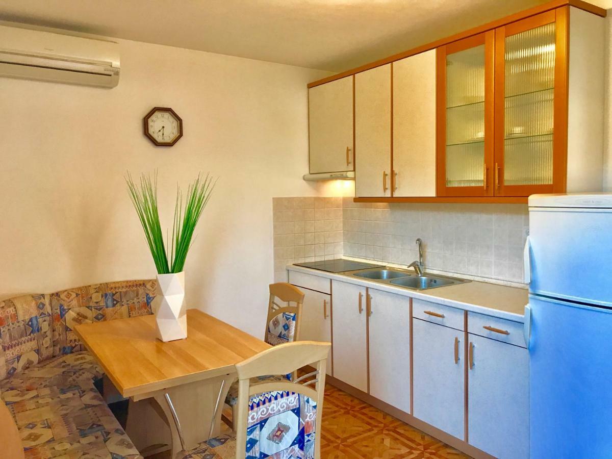 Apartmani Lisac Baska  Exterior photo